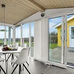 3 Bedroom Amazing In Casa de Férias Spottrup