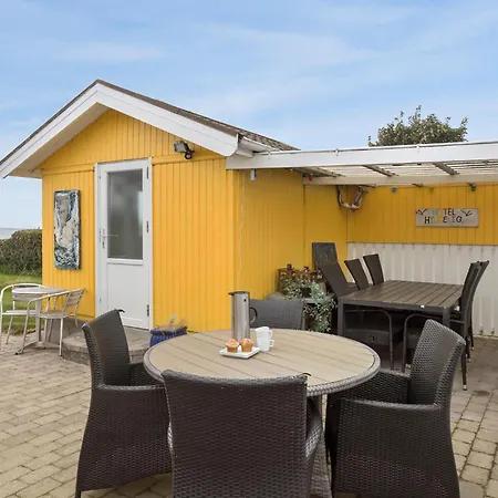 3 Bedroom Amazing In Casa de Férias Spottrup